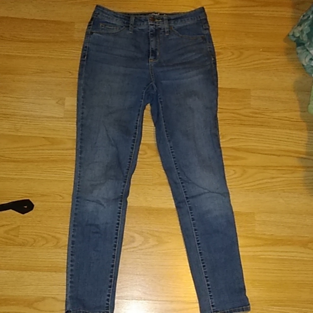 Universal Threads medium wash skinny jeans